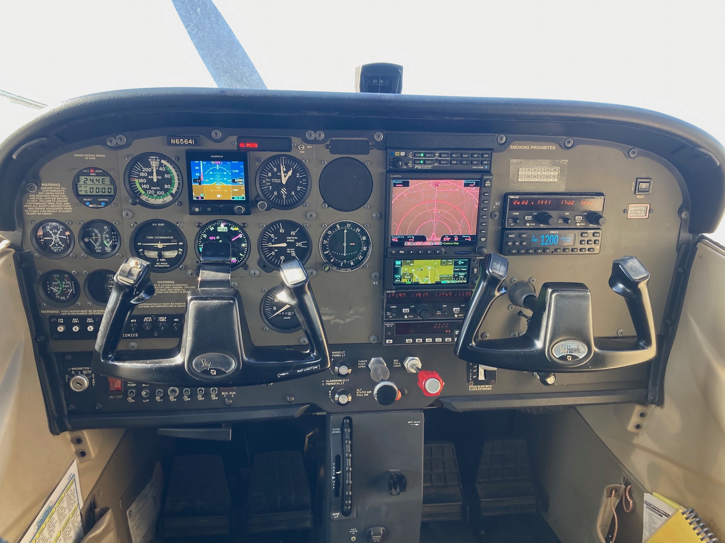 Cessna 172R panel
